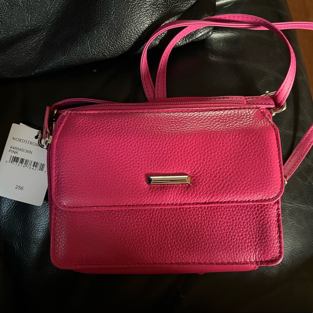 Mundi Small Leather Goods on The Move Crossbody in v. Pink